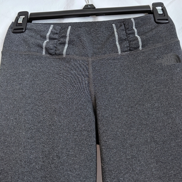 Grey North Face Motivation Crop Pants- Size XS - Picture 2 of 11